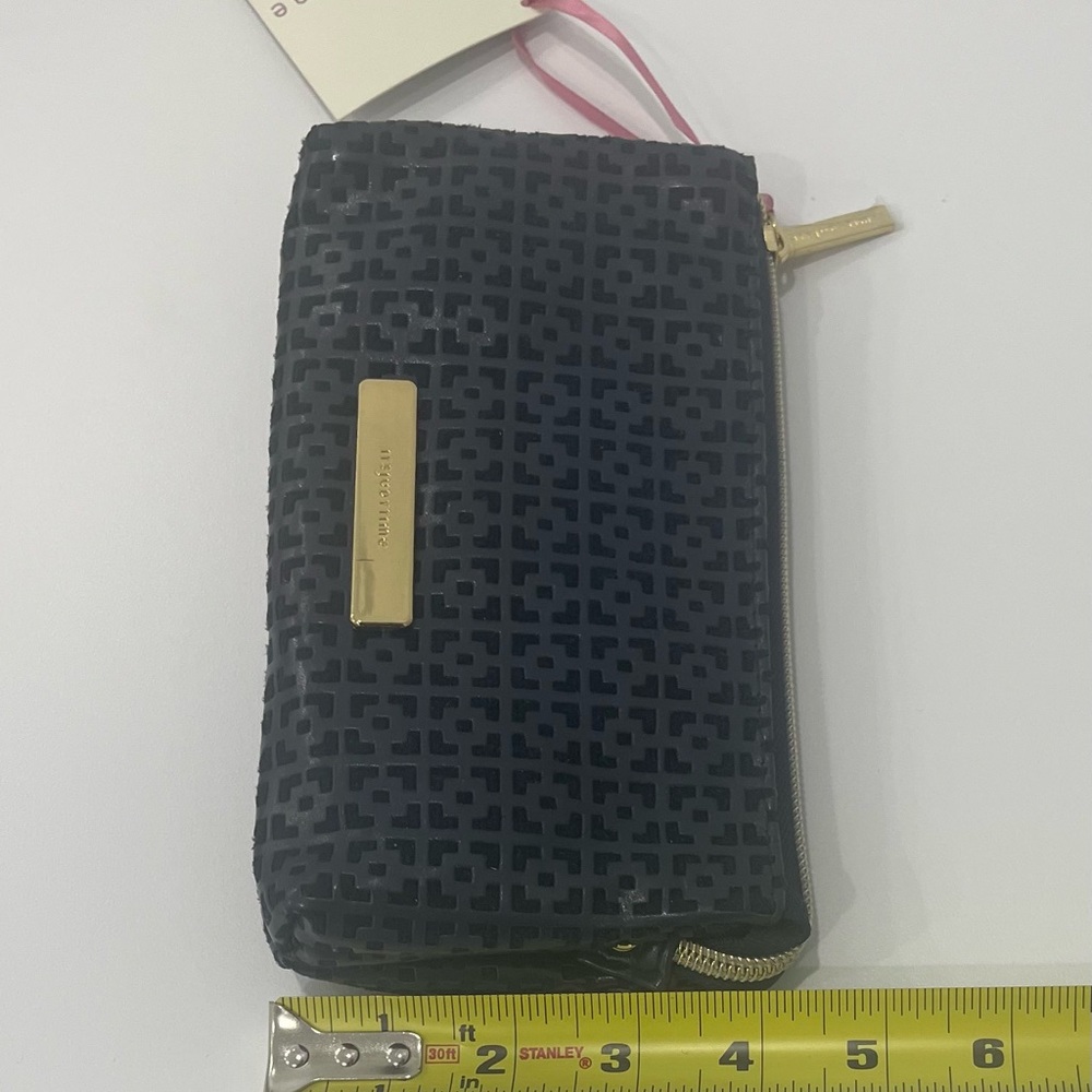 ITSJUDYTIME Navy Textured Cosmetic Bag with Gold Hardware - Picture 6 of 6